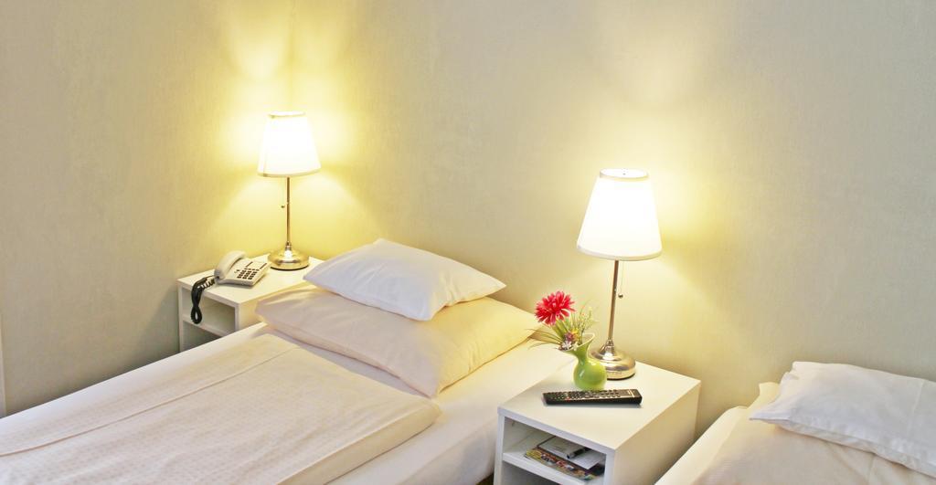 Pension Hotel Mariahilf Wien Exteriör bild